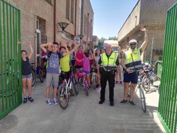 Al voltant de 200 escolars d'Almussafes gaudixen d'una excursió amb bicicleta pel terme municipal