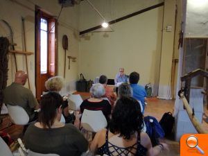 Jonathan Penalba ompli el pati del Museu Comarcal en l'arrencada de la XIV Cicle de Música - (foto 4)