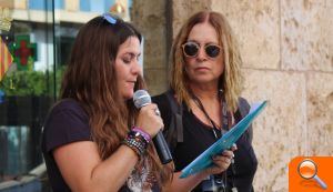 La delegada de Igualdad lee la moción que se llevará al Pleno para que el Gobierno Central aumente la partida contra la violencia de género - (foto 3) La delegada de Igualdad lee la moción que se llevará al Pleno para que el Gobierno Central aumente la partida contra la violencia de género - (foto 3)