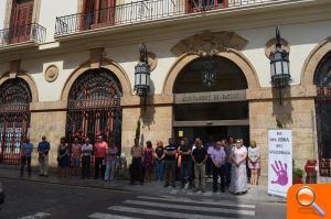 Nuevo minuto de silencio en Sagunto por dos presuntos asesinatos por violencia machista