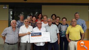 El Centre de Majors «la Plaça» ha lliurat 2.000 euros al Centre Gormaget - (foto 2)
