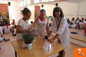 Els xiquets de l’Escola Esportiva participen d’un taller sobre el mosquit - (foto 3)
