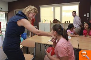 L'alcaldessa de Castelló visita l'escola d'estiu del Castell Vell - (foto 3)