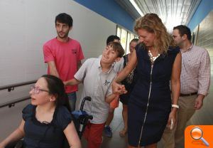 L'alcaldessa de Castelló visita l'escola d'estiu del Castell Vell - (foto 4)