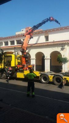 Hui acabarà la instal·lació de la climatització provisional del Mercat Municipal del Port  - (foto 3)