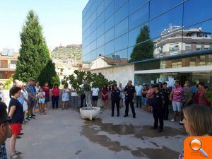 Almenara condemna els atemptats terroristes a Catalunya - (foto 2) Almenara condemna els atemptats terroristes a Catalunya - (foto 2)