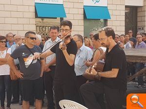 Tres minuts de silenci pel atemptat a Barcelona - (foto 2) Tres minuts de silenci pel atemptat a Barcelona - (foto 2)