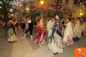 Culte i dansa en Canet per a honrar a la seua Patrona - (foto 3) Culte i dansa en Canet per a honrar a la seua Patrona - (foto 3)