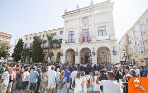 Gandia mostra la seua solidaritat amb el poble de Barcelona - (foto 2)