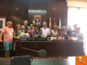 El alcalde recibe a los niños saharauis que pasan el verano con familias de la Vila Joiosa