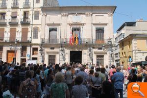 Sueca s'acull al decret nacional de dol en solidaritat amb el poble català - (foto 3)