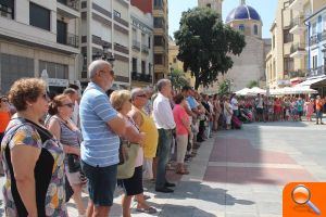 Sueca s'acull al decret nacional de dol en solidaritat amb el poble català - (foto 2)