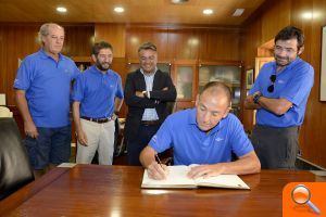 La tripulación del “Clave de Luna” se cuelga al fin sus medallas como campeones del mundo de pesca de altura - (foto 2) La tripulación del “Clave de Luna” se cuelga al fin sus medallas como campeones del mundo de pesca de altura - (foto 2)