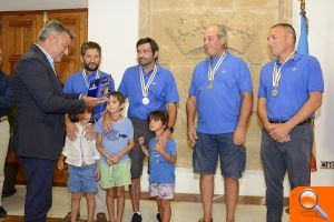 La tripulación del “Clave de Luna” se cuelga al fin sus medallas como campeones del mundo de pesca de altura - (foto 4) La tripulación del “Clave de Luna” se cuelga al fin sus medallas como campeones del mundo de pesca de altura - (foto 4)