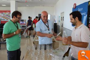 El Biomoscatell promocionarà els seus productes en la sala internacional de premsa de la Volta - (foto 5) El Biomoscatell promocionarà els seus productes en la sala internacional de premsa de la Volta - (foto 5)