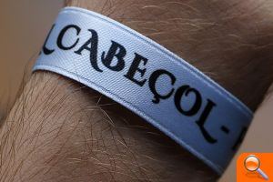 Una polsera beneïda per a identificar els pelegrins que realitzen la romeria al Cabeçol segons la tradició - (foto 4)