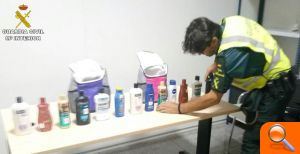La Guardia Civil detiene a dos personas que intentaban introducir 8 kilos de cocaína en botes cosméticos - (foto 4) La Guardia Civil detiene a dos personas que intentaban introducir 8 kilos de cocaína en botes cosméticos - (foto 4)