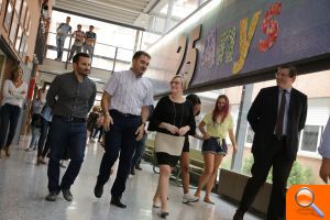 La Generalitat invita a reflexionar a jóvenes y mayores sobre la necesidad de mejorar los hábitos de  movilidad - (foto 3)