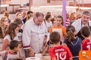La gastronomía tradicional de Oliva llenará mañana el Mercado Municipal con el IV Concurso Amateur de “Pebrera Farcida” - (foto 2) La gastronomía tradicional de Oliva llenará mañana el Mercado Municipal con el IV Concurso Amateur de “Pebrera Farcida” - (foto 2)