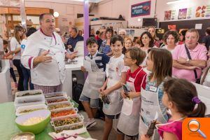 La gastronomía tradicional de Oliva llenará mañana el Mercado Municipal con el IV Concurso Amateur de “Pebrera Farcida” - (foto 3) La gastronomía tradicional de Oliva llenará mañana el Mercado Municipal con el IV Concurso Amateur de “Pebrera Farcida” - (foto 3)