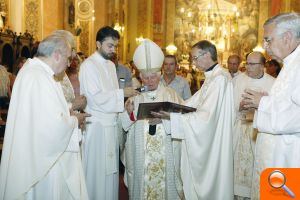 El Arzobispo preside la celebración del 75 aniversario de la parroquia del Santo Ángel Custodio de Valencia  - (foto 2)
