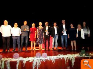 Jorge Rodríguez lliura el premi al millor curt en la Mostra de Cinema Documental de Montaverner - (foto 2) Jorge Rodríguez lliura el premi al millor curt en la Mostra de Cinema Documental de Montaverner - (foto 2)