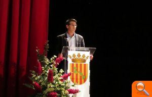 Jorge Rodríguez lliura el premi al millor curt en la Mostra de Cinema Documental de Montaverner - (foto 3) Jorge Rodríguez lliura el premi al millor curt en la Mostra de Cinema Documental de Montaverner - (foto 3)