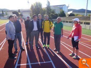 Ontinyent atén una demanda històrica i estrena pista d'atletisme 25 anys després
