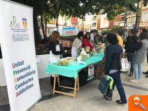 Más de 300 personas participan en el taller de bebidas saludables de Torrent