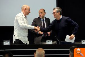 El Alcalde muestra su apoyo y compromiso a las 600 familias que viven del sector del taxi en Alicante - (foto 2)