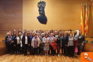 Un centenar de veïns i veïnes d’Aldaia i El Perelló visiten la Diputació - (foto 2)