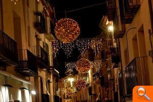 Morella comença a instal·lar l’enllumenat de Nadal - (foto 2) Morella comença a instal·lar l’enllumenat de Nadal - (foto 2)