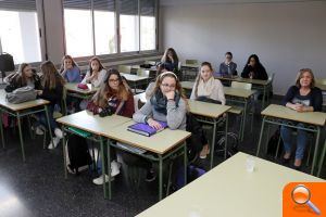 Dorothy Severin, especialista mundial en literatura medieval castellana, visita a l'alumnat de l'IES Puçol - (foto 2)