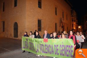 La marcha "Zapatos Rojos" reúne a Llíria en su repulsa a la violencia de género