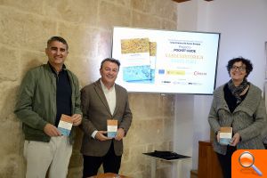 Los comerciantes del Port y Xàbia Histórica editan una guía de bolsillo con información cultural, gastronómica y de patrimonio