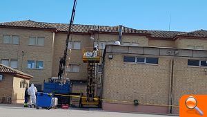 L'Ajuntament d'Alzira retira el fibrociment dels dos últims col·legis amb este material a les seues instal·lacions - (foto 2) L'Ajuntament d'Alzira retira el fibrociment dels dos últims col·legis amb este material a les seues instal·lacions - (foto 2)