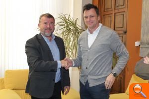 L'Ajuntament de Sagunt i Saguncenter SL signen un acord per a facilitar la inserció laboral d'aturats - (foto 2)
