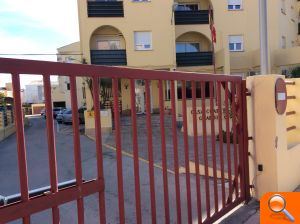L'ajuntament del Poble Nou de Benitatxell paga la reparació del porta gran de la Guàrdia Civil de Xàbia - (foto 2)