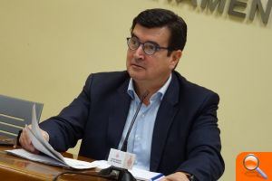 Giner: "Lo que hace Ribó con el presupuesto municipal se llama engañar"