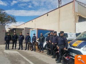 El Ayuntamiento adquiere dos furgones para la Unidad Canina de la Policía Local