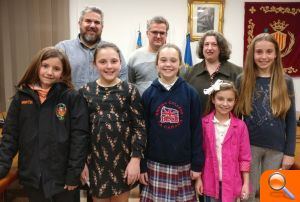 Les falleres majors de Xirivella firmen en el Llibre d'Honor de l'Ajuntament - (foto 2) Les falleres majors de Xirivella firmen en el Llibre d'Honor de l'Ajuntament - (foto 2)