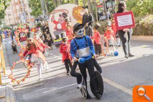 L’homenatge als pobles de l’Horta de la falla Sant Valerià li val el primer premi de la Cavalcada del Ninot infantil - (foto 2)