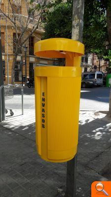 L'Ajuntament instal·la per Falles 200 noves papereres d'envasos a Ciutat Vella i Russafa - (foto 4)