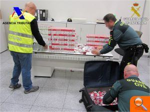 Se incautan del mayor alijo de tabaco a un solo pasajero en el aeropuerto Alicante-Elche - (foto 3) Se incautan del mayor alijo de tabaco a un solo pasajero en el aeropuerto Alicante-Elche - (foto 3)