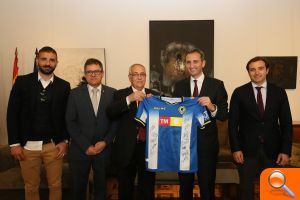 César Sánchez ha recibido esta mañana a los responsables del Hércules Club de Fútbol