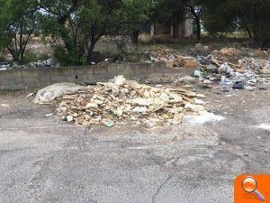 El PP ruega al PSPV que "no extienda al término municipal el abandono y suciedad que reina en el casco urbano" - (foto 2) El PP ruega al PSPV que "no extienda al término municipal el abandono y suciedad que reina en el casco urbano" - (foto 2)