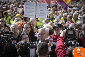 El alcalde reivindica unas pensiones y un trabajo digno e igualitario - (foto 2)