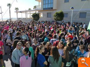 Los alumnos de secundaria disfrutan de una jornada deportiva en la Patacona - (foto 3)