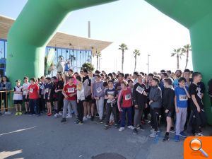 Los alumnos de secundaria disfrutan de una jornada deportiva en la Patacona - (foto 6)