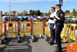 Seguridad prueba en el mercadillo municipal unas barreras móviles